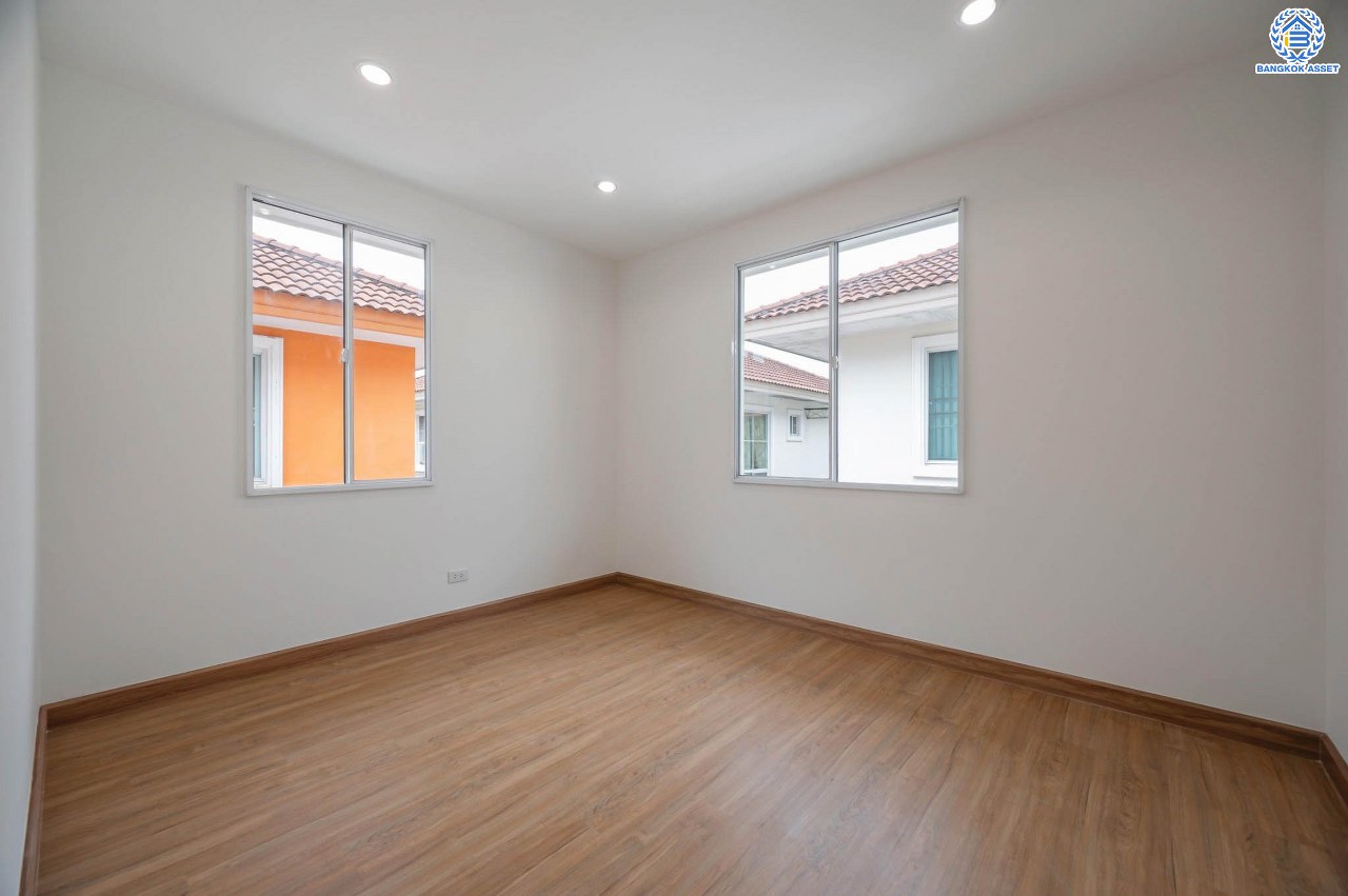 บ้านมือสองตกแต่งใหม่ หลังใหญ่ โครงการ ภัสสร14 บางใหญ่ ดีไซน์ทันสมัย เนื้อที่ 63.8 ตร.ว. รองรับทุกความสุขด้วยแปลนหน้าสวนสาธารณะ ฟังก์ชัน 3 ห้องนอน 3 ห้องน้ำ 2 ที่จอดรถ บนทำเลศักยภาพ ใกล้เซ็นทรัลเวสต์เกต ทางด่วน "ศรีรัช" และรถไฟฟ้าสายสีม่วง "สถานีตลาดบางใหญ่"...